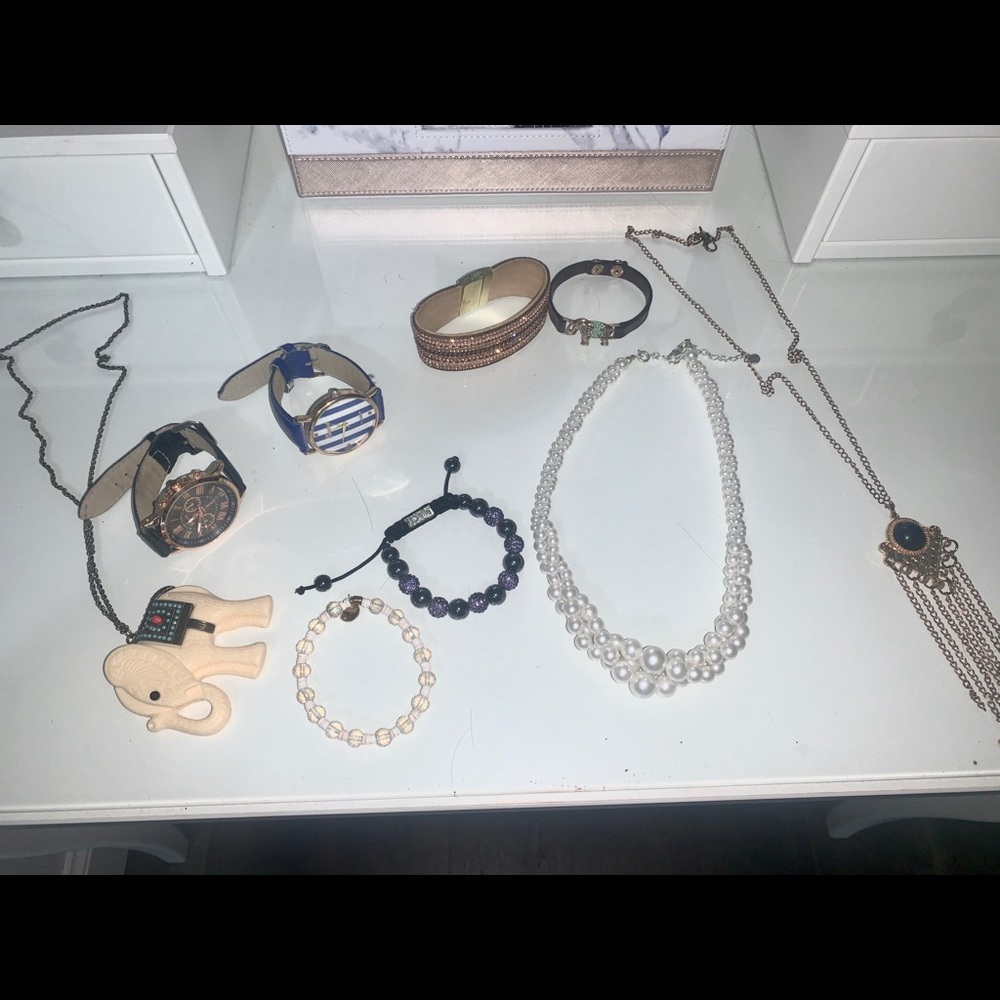 Assortment of jewelry